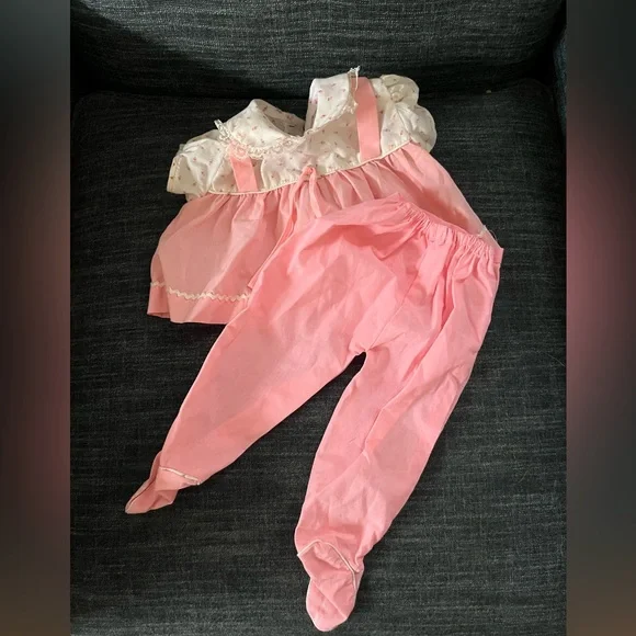 Lot of vintage 70s/80s doll clothes. Probably not haunted. - Picture 2 of 7